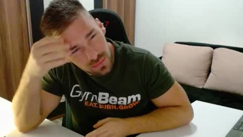 Snapshot of darius_94 chatting on October 5, 3:49 am darius_94 online show from October 5, 3:49 am