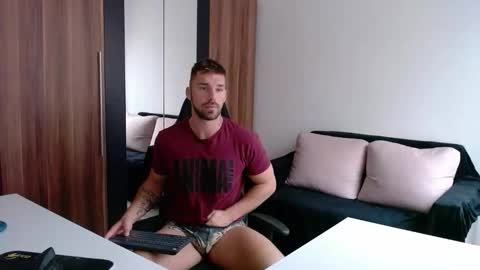 Snapshot of darius_94 chatting on October 7, 8:11 am darius_94 online show from October 7, 8:11 am