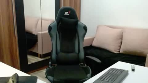 Snapshot of darius_94 chatting on October 12, 5:17 am darius_94 online show from October 12, 5:17 am