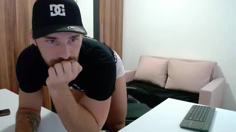 Snapshot of darius_94 chatting on October 15, 2:50 pm darius_94 online show from October 15, 2:50 pm