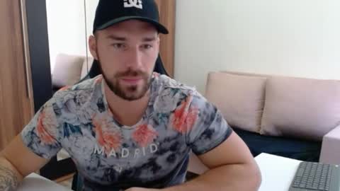 Snapshot of darius_94 chatting on October 20, 6:14 am darius_94 online show from October 20, 6:14 am