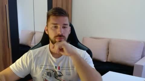 Snapshot of darius_94 chatting on October 22, 5:52 am darius_94 online show from October 22, 5:52 am