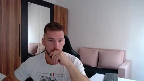 Snapshot of darius_94 chatting on November 8, 10:48 am darius_94 online show from November 8, 10:48 am