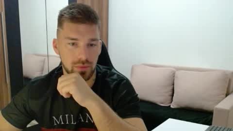 Snapshot of darius_94 chatting on November 9, 5:50 am darius_94 online show from November 9, 5:50 am