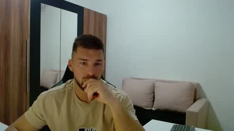 Snapshot of darius_94 chatting on November 11, 4:34 am darius_94 online show from November 11, 4:34 am