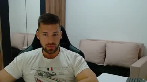 Snapshot of darius_94 chatting on November 12, 4:57 am darius_94 online show from November 12, 4:57 am