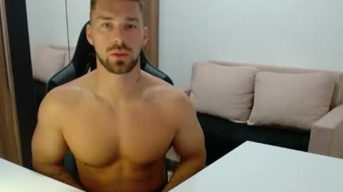 Snapshot of darius_94 chatting on November 13, 5:28 am darius_94 online show from November 13, 5:28 am