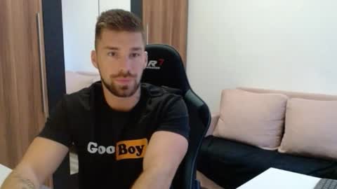 Snapshot of darius_94 chatting on November 18, 6:18 am darius_94 online show from November 18, 6:18 am