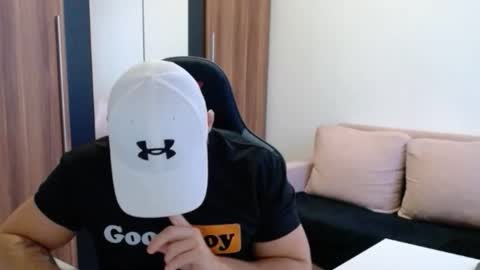 Snapshot of darius_94 chatting on November 23, 6:35 am darius_94 online show from November 23, 6:35 am