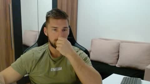 Snapshot of darius_94 chatting on November 26, 6:03 am darius_94 online show from November 26, 6:03 am