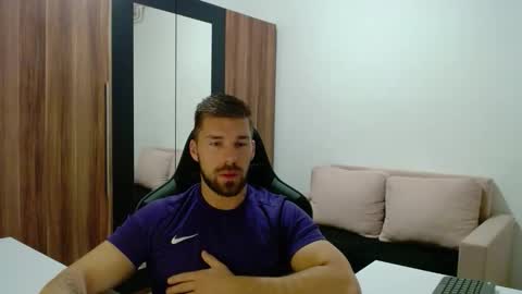 Snapshot of darius_94 chatting on November 28, 5:43 am darius_94 online show from November 28, 5:43 am