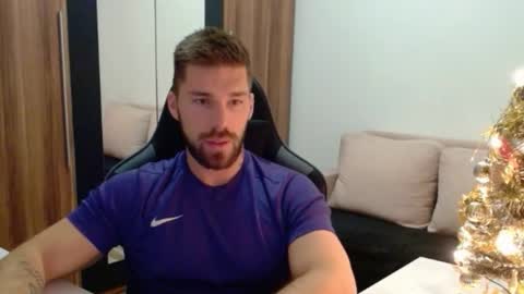 Snapshot of darius_94 chatting on December 2, 5:24 am darius_94 online show from December 2, 5:24 am