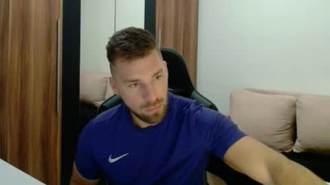 darius_94 online show from February 17, 5:15 am