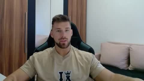 darius_94 online show from February 18, 6:42 am