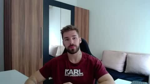 darius_94 online show from June 9, 7:09 am
