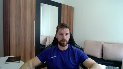 darius_94 online show from June 13, 7:17 am