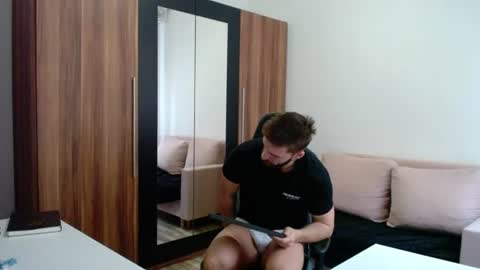 darius_94 online show from June 14, 4:36 am