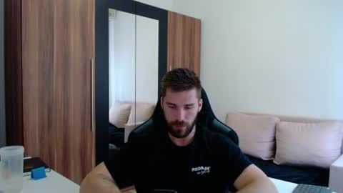darius_94 online show from June 14, 4:42 pm