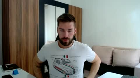 darius_94 online show from June 15, 5:20 am