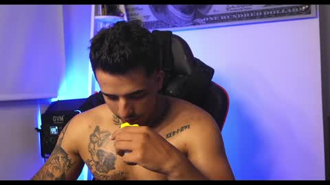 Darius Phoenix  online show from February 4, 12:29 am