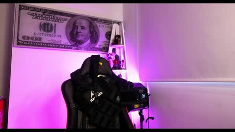 Darius Phoenix  online show from February 5, 9:07 pm