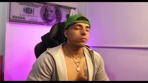 Darius Phoenix  online show from February 8, 4:14 am