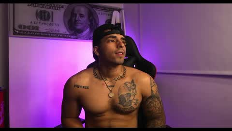 Darius Phoenix  online show from February 15, 8:11 am