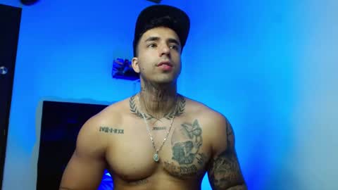 Snapshot of darius_phoenix chatting on February 11, 8:25 pm Darius Phoenix online show from February 11, 8:25 pm