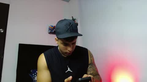 Snapshot of darius_phoenix chatting on February 13, 8:05 pm Darius Phoenix online show from February 13, 8:05 pm