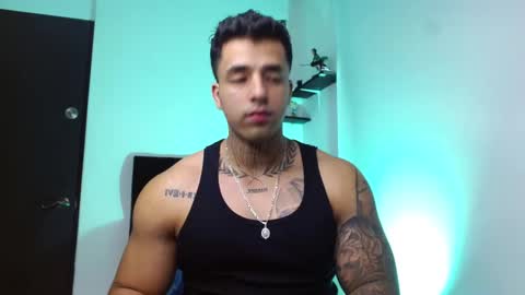 Snapshot of darius_phoenix chatting on February 18, 7:54 pm Darius Phoenix online show from February 18, 7:54 pm