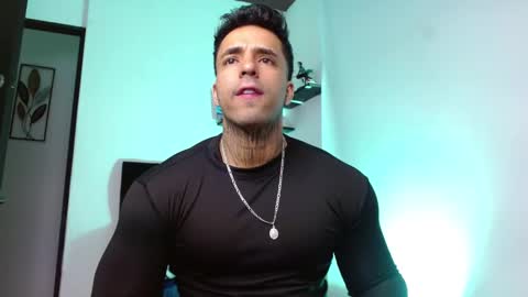 Snapshot of darius_phoenix chatting on February 19, 6:59 pm Darius Phoenix online show from February 19, 6:59 pm