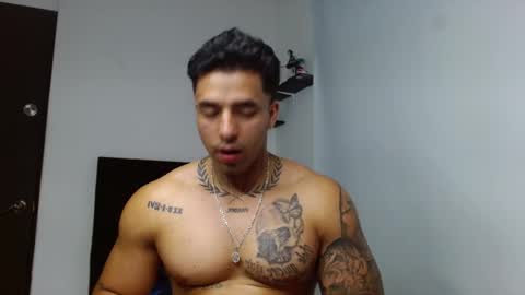 Snapshot of darius_phoenix chatting on February 21, 10:11 pm Darius Phoenix online show from February 21, 10:11 pm