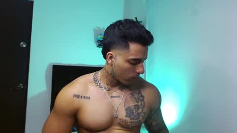 Snapshot of darius_phoenix chatting on February 28, 10:00 pm Darius Phoenix online show from February 28, 10:00 pm