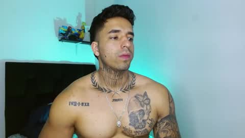 Snapshot of darius_phoenix chatting on March 3, 7:09 pm Darius Phoenix online show from March 3, 7:09 pm