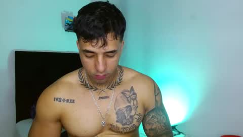 Snapshot of darius_phoenix chatting on March 5, 6:37 pm Darius Phoenix online show from March 5, 6:37 pm