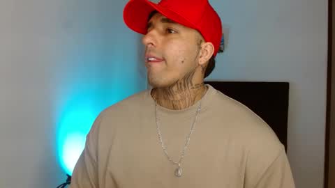 Snapshot of darius_phoenix chatting on March 6, 6:59 pm Darius Phoenix online show from March 6, 6:59 pm