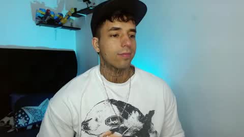 Snapshot of darius_phoenix chatting on March 12, 7:53 pm Darius Phoenix online show from March 12, 7:53 pm