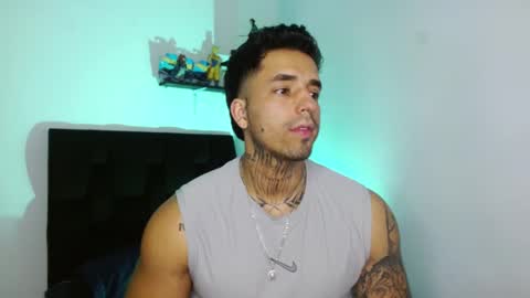 Snapshot of darius_phoenix chatting on March 17, 9:07 pm Darius Phoenix online show from March 17, 9:07 pm