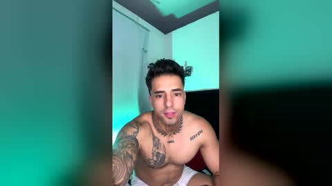 Snapshot of darius_phoenix chatting on March 23, 10:58 pm Darius Phoenix online show from March 23, 10:58 pm