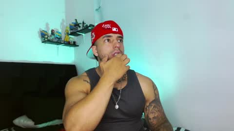 Snapshot of darius_phoenix chatting on March 25, 8:37 pm Darius Phoenix online show from March 25, 8:37 pm