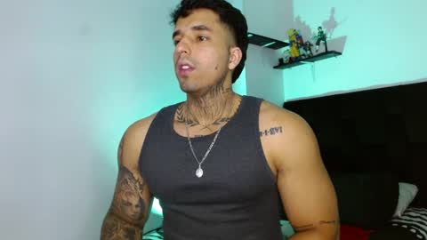 Snapshot of darius_phoenix chatting on March 31, 10:10 pm Darius Phoenix online show from March 31, 10:10 pm
