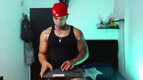 Snapshot of darius_phoenix chatting on April 11, 8:57 pm Darius Phoenix online show from April 11, 8:57 pm