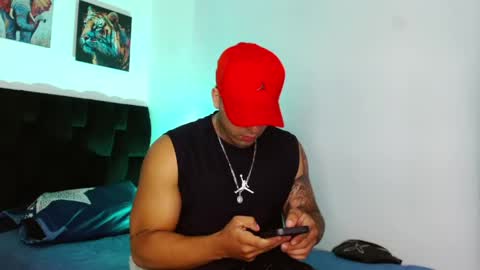 Snapshot of darius_phoenix chatting on April 20, 9:27 pm Darius Phoenix online show from April 20, 9:27 pm