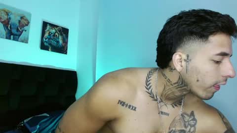 Snapshot of darius_phoenix chatting on April 22, 5:36 pm Darius Phoenix online show from April 22, 5:36 pm