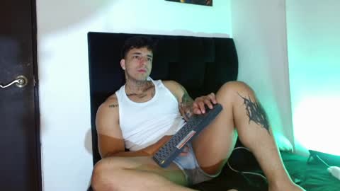 Snapshot of darius_phoenix chatting on May 6, 6:02 pm Darius Phoenix online show from May 6, 6:02 pm