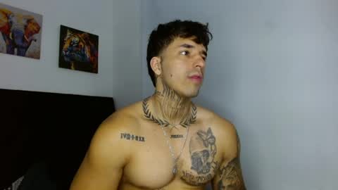 Snapshot of darius_phoenix chatting on May 18, 5:41 pm Darius Phoenix online show from May 18, 5:41 pm