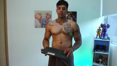 Snapshot of darius_phoenix chatting on May 22, 10:37 pm Darius Phoenix online show from May 22, 10:37 pm