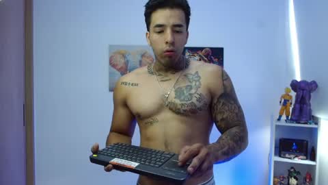 Snapshot of darius_phoenix chatting on May 28, 6:05 pm Darius Phoenix online show from May 28, 6:05 pm