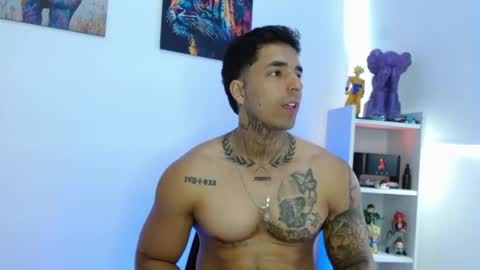 Snapshot of darius_phoenix chatting on May 29, 7:45 pm Darius Phoenix online show from May 29, 7:45 pm