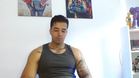 Snapshot of darius_phoenix chatting on June 3, 6:02 pm Darius Phoenix online show from June 3, 6:02 pm